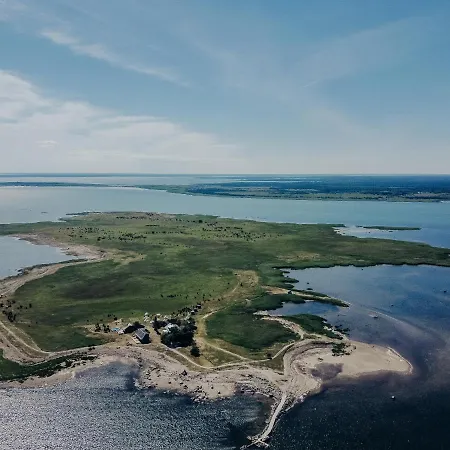 Viirelaid Private Island