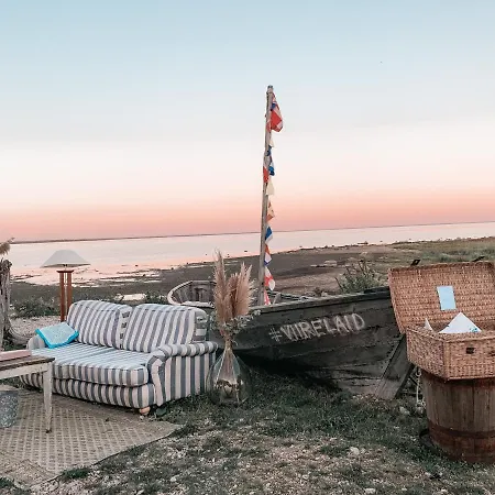 Viirelaid Private Island Kuivastu