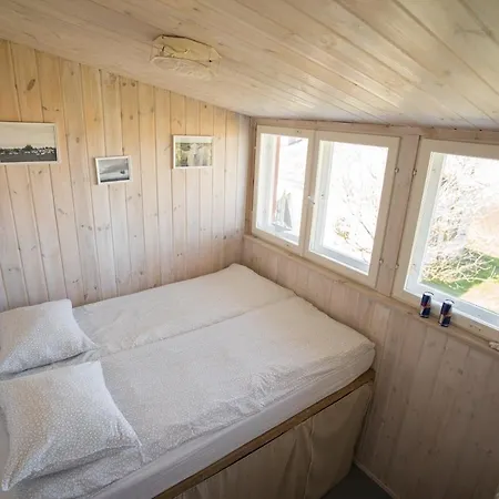 Viirelaid Private Island Kuivastu