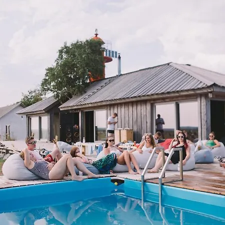 Viirelaid Private Island Kuivastu